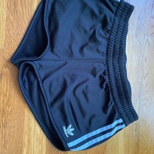 Women’s adidas skater short, size M, blk/wht stipe